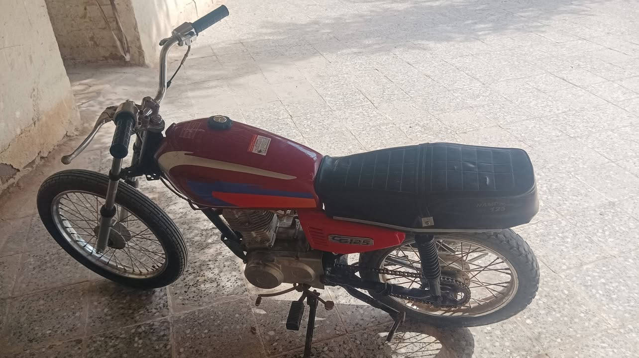 سلام عليكم دراجه للبيع كلك كلك شغاله فول شلعه السعر 200 وبيه مجال العنوان حله قرب شركت الرنه ***********
