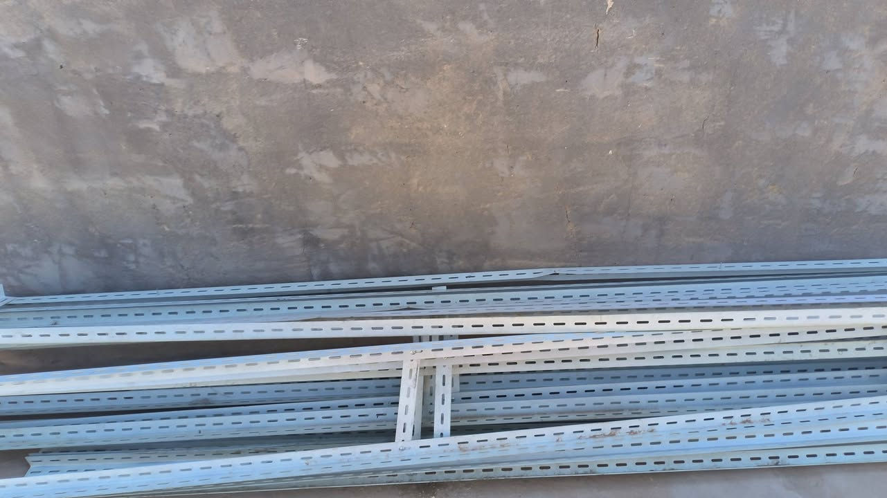 سلام عليكم غراض البيع المكان كربلاء حي الصمود الباب تفصال البيع درجه اوله العرض الكلي مع الجرجوبه97 وا الطول 210 وا عدي دكسنات درجه اوله البيع الطول 6 متر وا الن ال 30ساتيم وا الارتفاع مترين أو 3 متار الرفوف بيه 6 او5  رقم ***********
