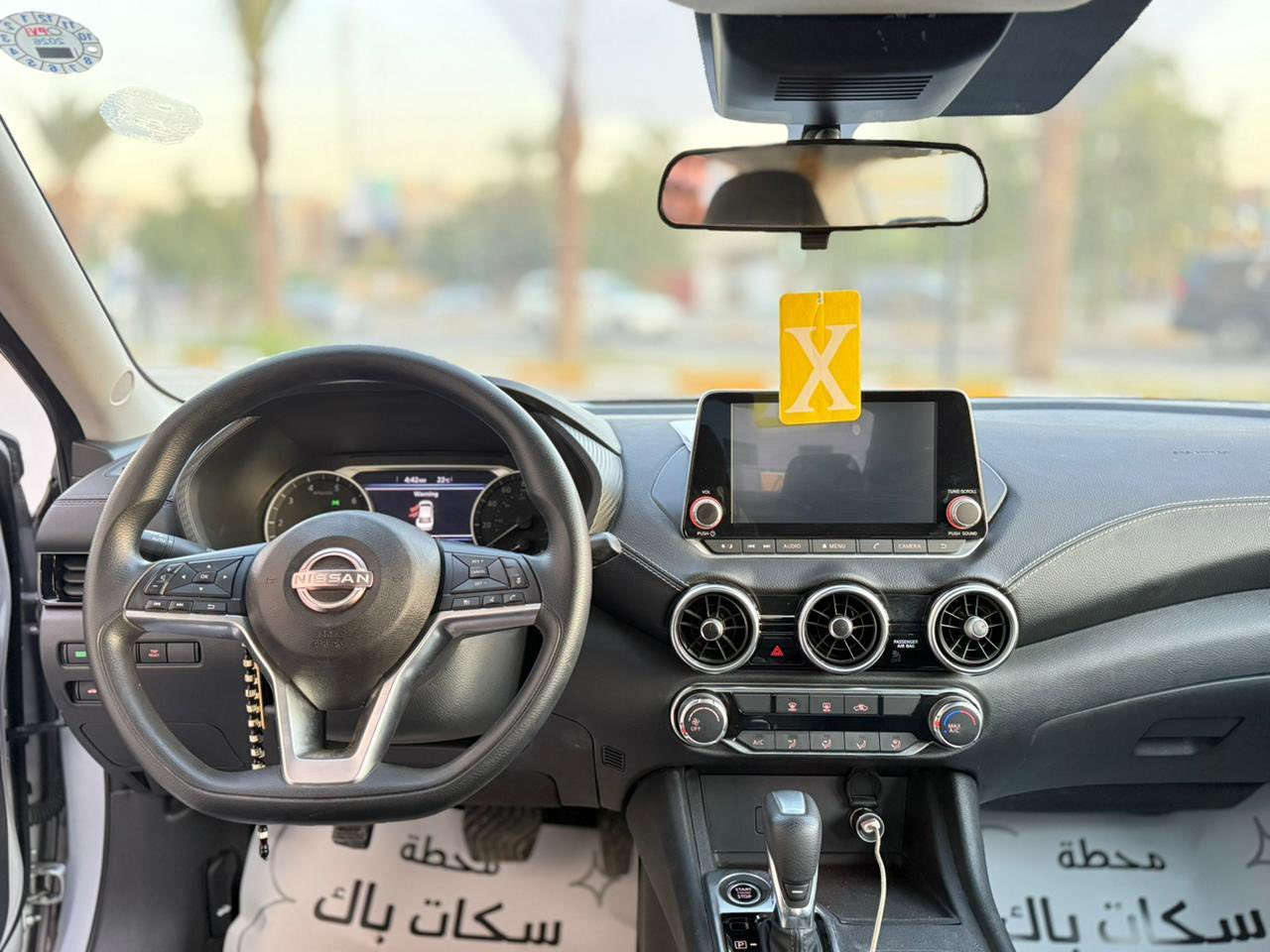 نوع السيارة: نسيان (سنترة) سيدان عائلية مدمجة.  
 • المحرك: محرك 4 سلندر سعة 2.0 لتر يعطي قوة ممتازة واقتصاد في الوقود (حوالي 149 حصان تقريبًا).  
 • ناقل الحركة: CVT (أوتوماتيك سلس) — ممتاز في القيادة اليومية.  
 • مقاعد: 5 أشخاص (مريحة جدًا للعائلة أو للرحلات اليومية). استهلاك وقود ممتاز — سيارة اقتصادية وتوفر عليك مصاريف البنزين.  
✔️ مقاعد مريحة ومساحة داخلية جيدة — مناسبة للرحلات الطويلة.  
✔️ سعة الصندوق الخلفي كبير جداً (مناسبة للسفر أو التسوق).  
✔️ ميزات أمان جيدة — فيها نظام ABS وEBD، وسائد هوائية، مثبت سرعة، ونظام ثبات الكتروني.  
✔️ مناسب للقيادة في المدينة وعلى الطرق السريعة — أداء ثابت ومريح.  التسارع جيد بالنسبة لفئة السيارة (من 0 إلى 100 كم/س في حوالي 10–11 ثانية تقريبًا).  
⛽ معدل الوقود اقتصادي مقارنة بسيارات بنفس الفئة (تقريبًا بين 6–9 لتر لكل 100 كم). 
شاشة معلومات 7 بوصة مع دعم Apple CarPlay & Android Auto.  
📌بصمة.
📌تشغيل عن بعد.
📌 بلوتوث + USB + Aux.  
📌 كاميرا خلفية.  
📌 حساسات خلفية للركن.  
📌 مثبت سرعة (Cruise Control).  
📌 مقاعد أمامية مريحة ومساحة خلفية جيدة للركاب. 
📌العداد المسافة 39.000mil
(((التبريد ولا غلطة)))
سعر السيارة 137 ورقه 💲 وبي مجال بسيط
موقع السيارة بغداد الكرخ
لمعرفه التفاصيل اكثر عن السياره:-
هاتف 📞 ‭0770 799 4784‬
