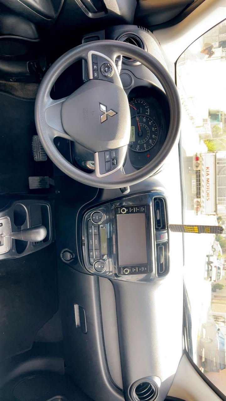 متسبوشي ميراج موديل ٢٠٢٠ ماشي ٣٥  الف حدث بس دعامي بدون ارباك بدون دواخل ٢قطع بغ امريكه 
رقم سليماني بيه بطقه بنزين 
سعر٧٧ $بيه مجال بسيط
*********** كركوك, العراق
