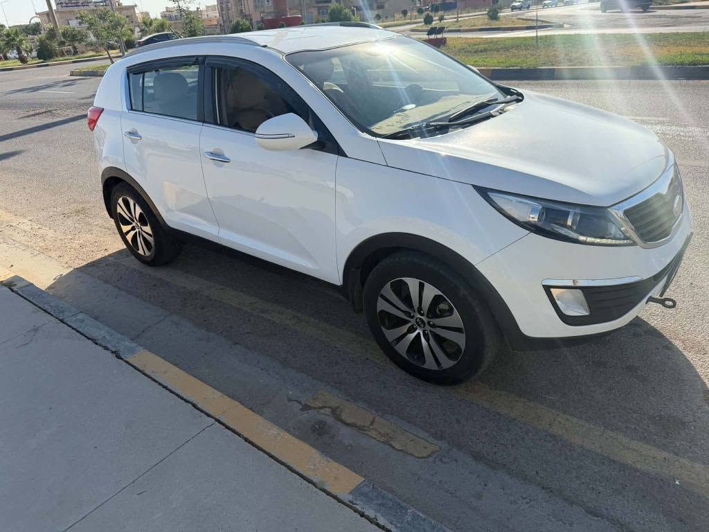 كيا سبورتج موديل ٢٠١٣ كير ومحرك شرط ممفتوح بيها مكانين بارد بالباب الامامي اربع اصابع والجاملغ 
وبيها طخة بالماطور باب السكن ممسويها 
للاستفسار  *********** الحمدانية, نينوى
