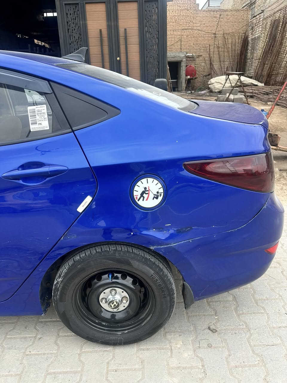 سلام عليكم اكسنت موديل 2015 خليجي 
محرك 1600 
رقم بغداد بـ اسمي 
السونار موضح بصوره
گير ومحرك كفاله 
كهربائيات كلها شغاله تبريد شغال 
حدادية توني مسويها كامله مكمله 
عليها سستم صوت كامل مع شاشه ودمام وسماعات 
السياره جاهزة على اخر حبايه 
السعر 78 وبيها مجال حك الجيه 
مكاني نجف 
***********
