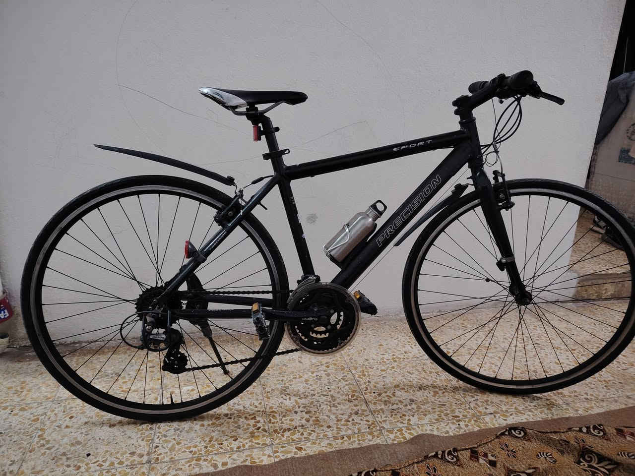 C700 حيل نضيف مثل ما موضح بالصور  مال شحن
كير شيمانو فقاس خلفي 8 نمر امامي 3 نمر
كيج كم /مايل رقمي امريكي اصلي 
 سعر 175 الف
***********
