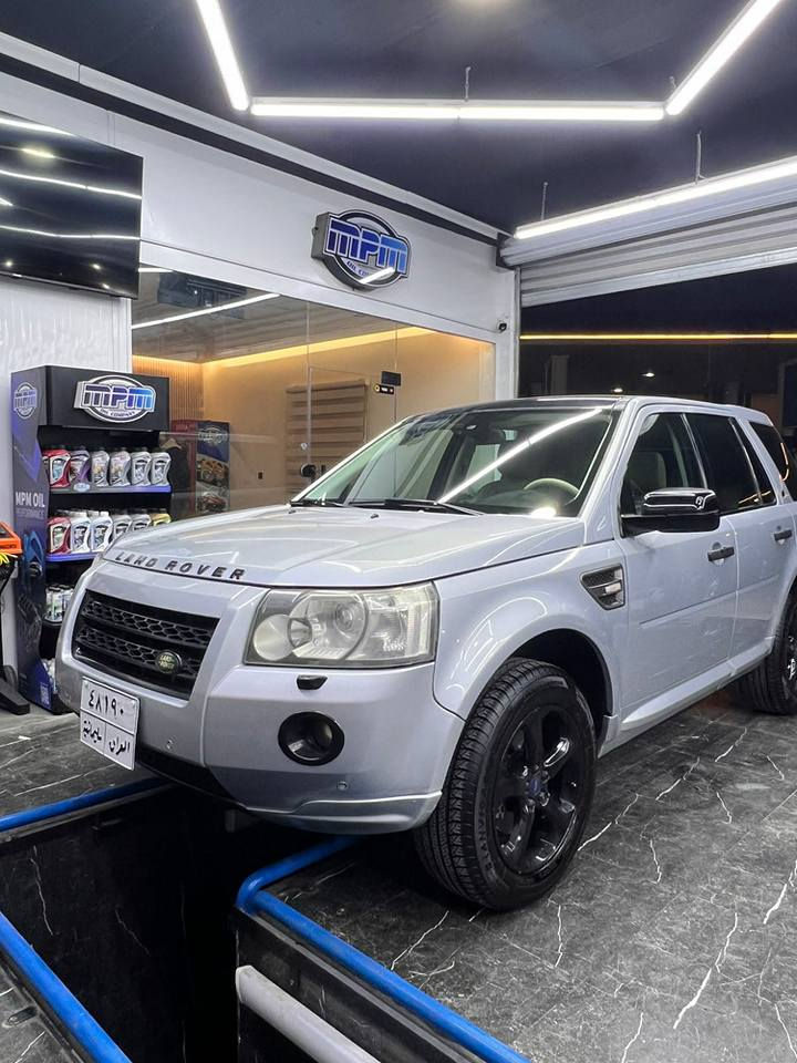 السلام علیکم 
لاندرۆفەر  ۲۰۱۰  کلین  دەعامیش سبوخی نیه بێ دەعمە سپی بونەوەشی نیە
شەریکە سەردار 
فول مواسەفات  پانوڕاما
ناوحورفەی جلدەو کارەباییە
گێر مکینە تبرید  هەمووشتی بەشەرت
سعری ۹۰  مجالێکی برایانە
***********
وەتس ئەپی لەسەرە أربيل, العراق
