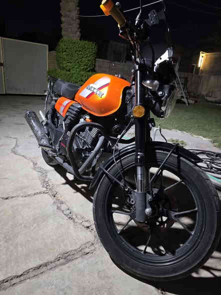 مرقم بغداد ب اسمي تحويل بالوكت الي يعجبك 
.... 
ملاحضة قبل ما اكتب مواصفاتها و الي مخليها
((( بيها خيط تبخير كلش خفيف ))) 
مزود الها لايت زينون ، و سيباية عمل لان سيبايتها الاصلية كلش خفيفه و تطك ب اي حمل خفيف 
الدراجه كلش قوية و نشطه و سريعه و خير من الله 
ما بيها اي نقص و بيها ادامه كامله قبل اسبوع سويتلها من زنجيل و فلاتر و دهن و امانة الله كله محسن افولها و كلش مرتبه و موجهه 
(مشتري الها قمجي مال كلج و قمجي بانزين و مبدل الها قمجي مال خناكَ كابريتر و وياها كابريتر مستخدم والايت القديم مالتها موجود و الامرايات الجنابيه الابلاديه مالتها موجوده ) 

(((( السعر مليونين و 200 الف )))) 
تجي تاخذها من باب البيت و بالخدمه 
مكاني بغداد / العامرية 
***********
