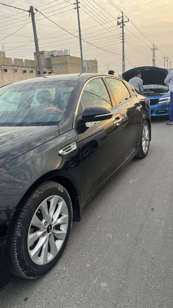 اوبتيما 2018 فول موصفات 
مكفوله كفاله عامه 
كامره وشاشه ومرايات شفط 
حساسات بل مرايات 
مكينه gdi يوجد فيه سبورت و ايكو سياره اقتصاديه و حلوه رقم انكليزي
السعر 154 وبيه مجال
للتواصل على رقم 
***********
