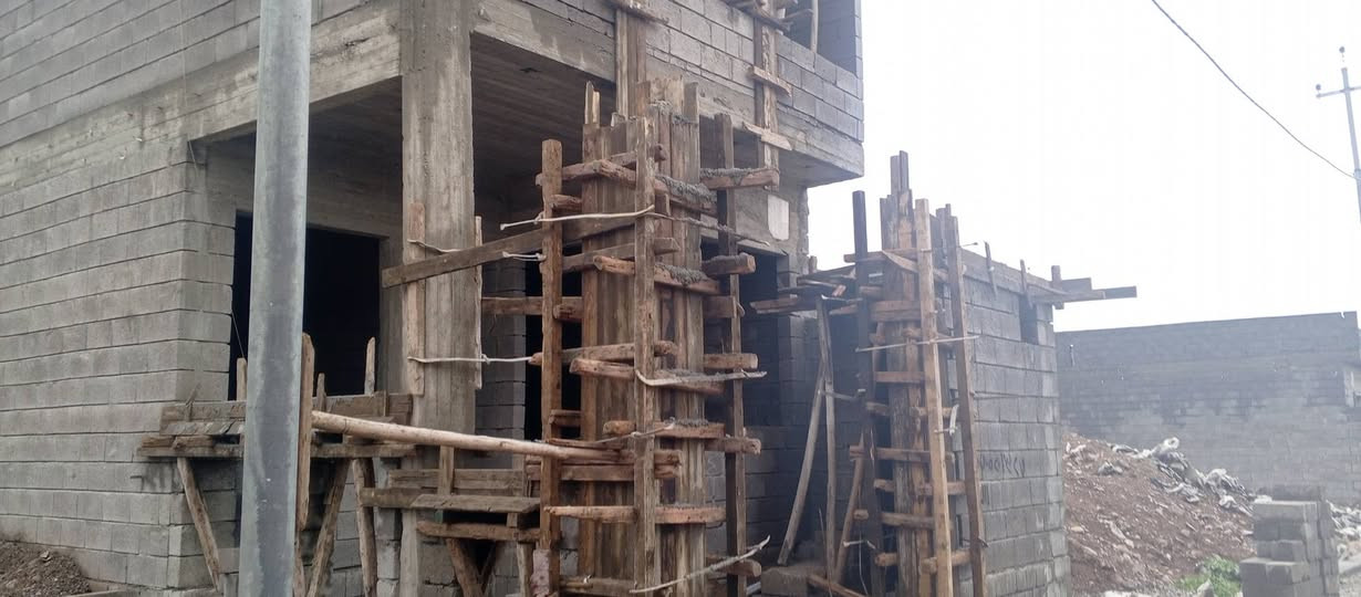 السلام عليكم الا يحتاج مقاول تسليم مفتاح نقد أو اقساط وضمان وجودة العمل أو بنا هيكل تصميم حديثة هذا رقمي *********** وهذا رقمي ثاني *********** وموجود عندي جميع كوادر المختصة ملاحظة الشغل داخل موصل واطراف ونواحي وقضاء واي استفسار اني بخدمة او  اشرف عل عمل   من اساس لحد تسليم مفتاح
