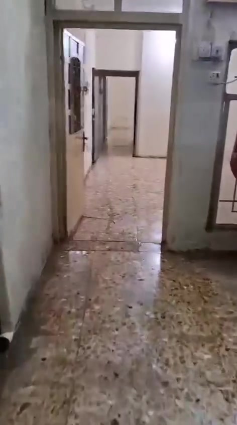 بيت للأيجار 80 متر  (٣ غرف نوم ومطبخ وهول وطرمة )
العنوان /حي الجوادين قرب جامع الامام الرضا 
٣ طوابق 
الاول هول + مطبخ + حولي +طرمة وحمام داخلي وخارجي 
الثاني غرفة نوم + غرفة سويت مع حمام داخلي 
الثالث غرفة نوم + سطح 
البيت بي درج داخلي ممكن عزل الطابق الاول عن الثاني 
سعر الايجار 550 الف 
للاستفسار الاتصال على الارقام

***********
***********
البيت حالياً فارغ
