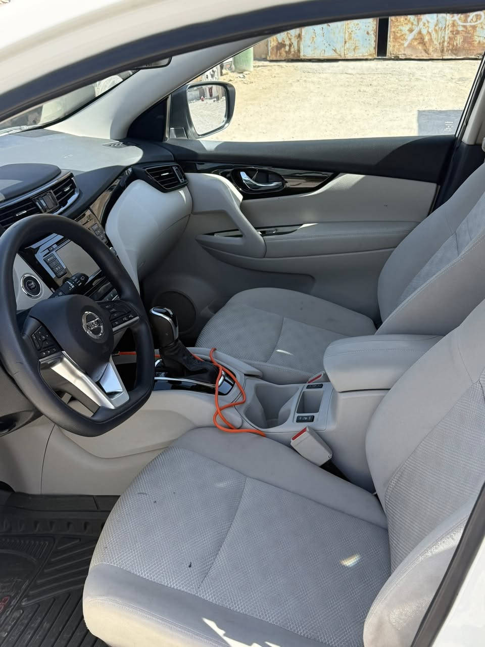 السلام عليكم 
سيارة نيسان روج للبيع موديل 2021 كفالة عامة تقرير غرق ذي قار بسمي حرة تحويل ثاني يوم السعر 200$الاستفسار الاتصال على هذا الرقم ***********
