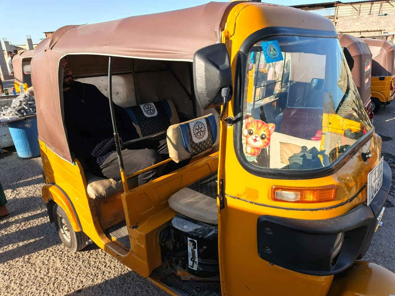 سلام عليكم. تكتك موديل 19شهرالعاشر سنويه ورقم انكليزي باسمي التكتك البارحه مجفتها كور جديد بستم وبوشه وزنجيل وضاغطه ولفات وسلف جديد تخم تاير مسجل دوشمه جديده يعني مذب عليها الف الكشر بي صبغ ومعمر ومصبوغ المكان بغداد حي اور السعر 5500 تلفون ***********
