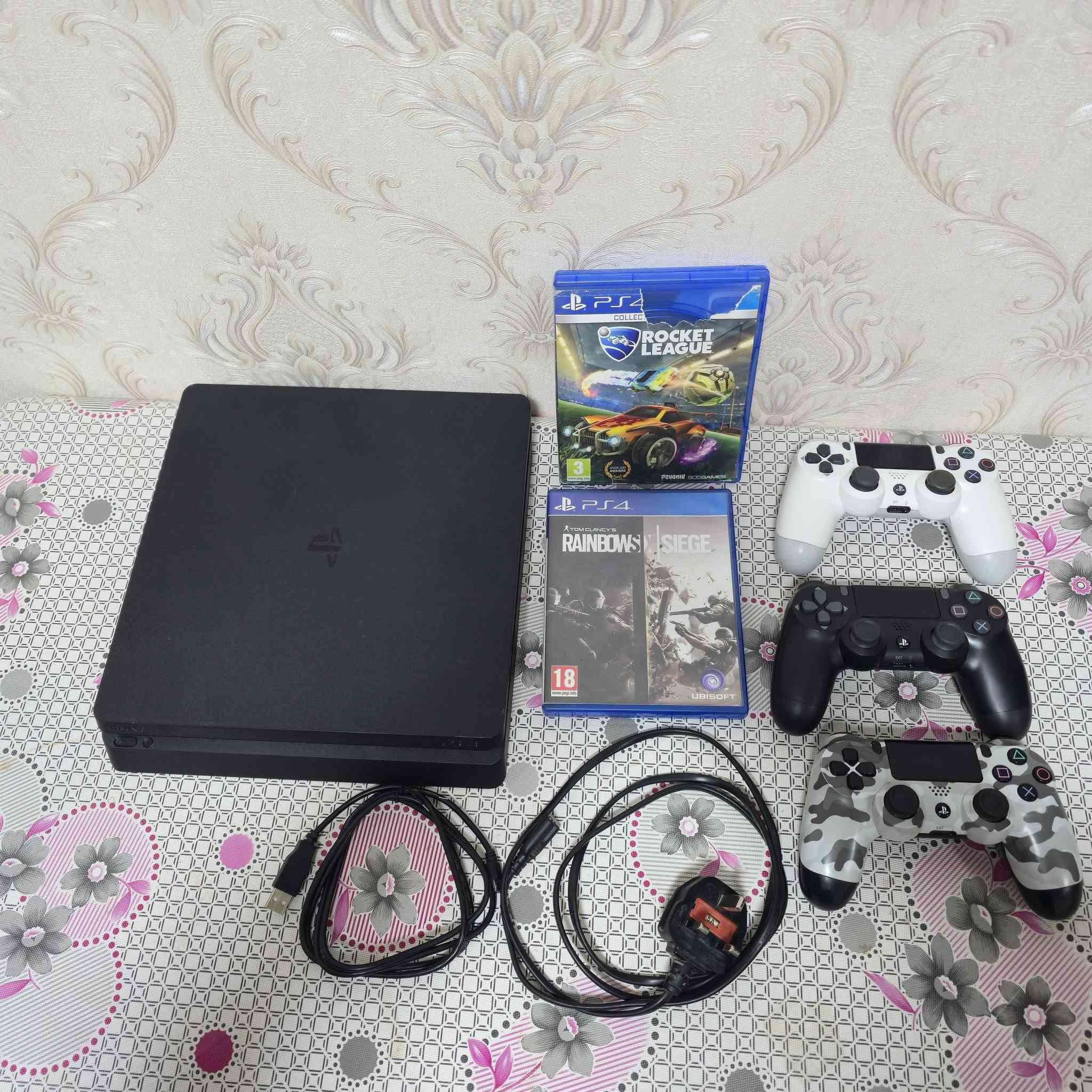 بلي 4 سلم جوستك 3 شغلات مع أقراص 2 وكامل ملحقاته ذاكرة 1 تيرا
الجهاز شغال 100%  السعر : 230
 تحديث الجهاز 13 قابل للتهكير


**إذا كنت صاحب هذا الإعلان وتريد حذفه لأي سبب، رجاءا أرسل رسالة إلى الدعم الفني**