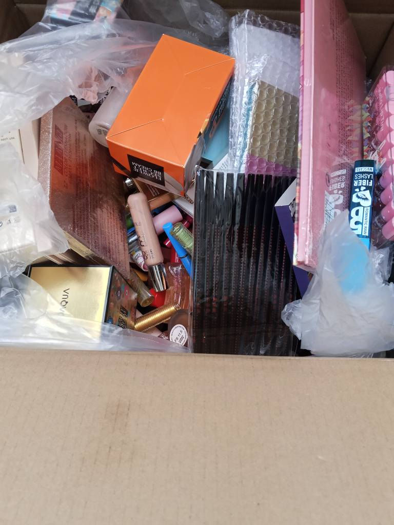 كارتون مكياج عدد150قطعه بسعر 50توصيل مجاني شرط فحص طلب قبل ستلام حلة, بابل


**إذا كنت صاحب هذا الإعلان وتريد حذفه لأي سبب، رجاءا أرسل رسالة إلى الدعم الفني**