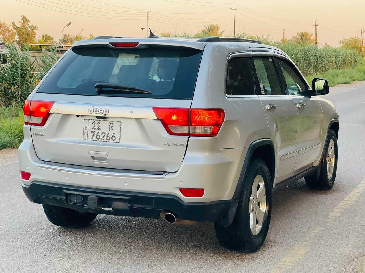 السلام عليكم للبيع Jeep موديل 2011 
امريكي فول مواصفات واحد على واحد فحته بصه كشنات جلد كشنات ثنين كهرباء فوريل رادار تحكم ستيرن اشاير بلمريء ويل كب كروم السيارة جديده بمعنى الكلمة بيها صبغ صفحه اثر جراد لا تبديل ولا داخل السونار مرفوق بل منشور محرك 6 سلندر 
كير محرك صدر تبريد كله جديد رقم بغداد بأسمي 
السعر : 135 بيها مجال 
مكان بغداد 
الاستفسار : *********** بغداد, العراق
