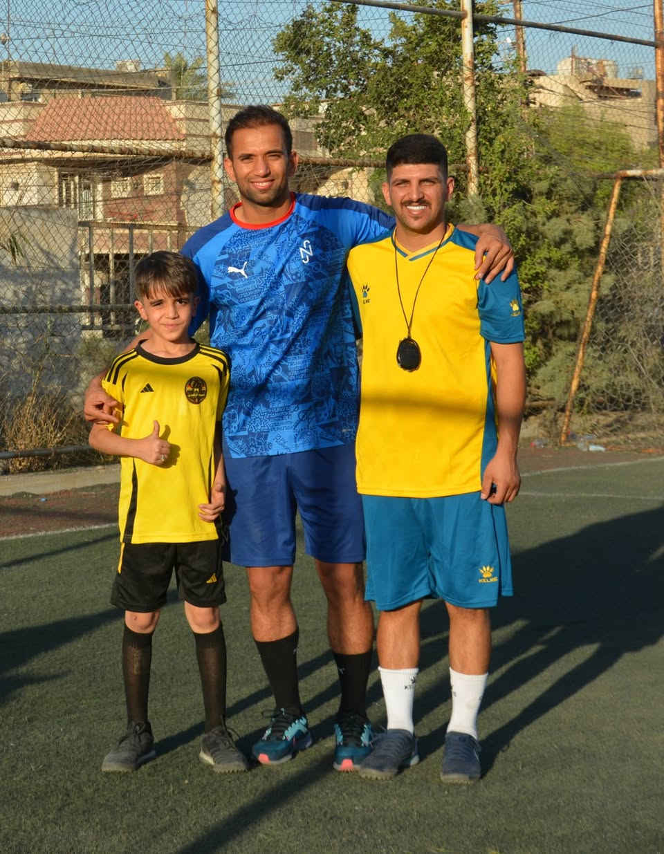 🌟⚽ تشرفنا اليوم في أكاديمية أسود الرافدين بزيارة النجم مرتضى هديب، لاعب المنتخب العراقي، وصاحب المسيرة المميزة مع أندية الشرطة، الكهرباء، أمانة بغداد، نفط ميسان، النجف، ونوروز.
كانت زيارة مليئة بالحماس والإلهام، حيث التقى بأبنائنا اللاعبين وشاركهم خبراته ونصائحه، ليمنحهم دافعاً أكبر لمواصلة طريق النجاح.
ونؤكد لأولياء الأمور الكرام أن رسالتنا لا تقتصر على التدريب فقط، بل نعمل على تطوير المواهب وصناعة لاعبين قادرين على الوصول إلى الأندية، مستفيدين من العلاقات الرياضية المميزة التي تربط الأكاديمية بالعديد من الأندية والشخصيات الرياضية.
نؤمن أن كل موهبة تستحق الفرصة، وهدفنا أن يكون لاعبونا هم نجوم المستقبل.
أكاديمية أسود الرافدين... طريقكم نحو التميز وصناعة الأبطال. 🇮🇶🔥


**إذا كنت صاحب هذا الإعلان وتريد حذفه لأي سبب، رجاءا أرسل رسالة إلى الدعم الفني**