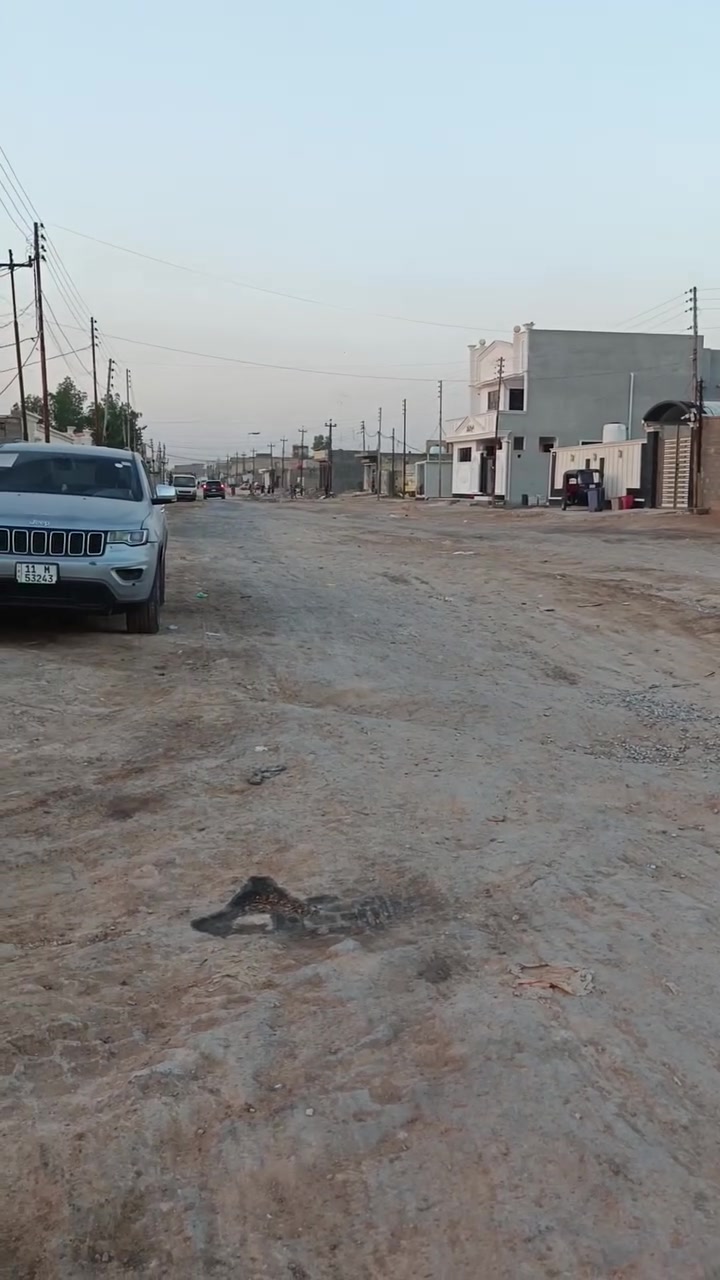 سلام عليكم قطعه أرض للبيع المساحه ٣٣٠ متر طابو زراعي سند ٢٥الموقع سبع قصور شارع المشروع قرب المستوصف شارع ٢٠ إلا ستفسار تصال على رقم الهاتف ***********

