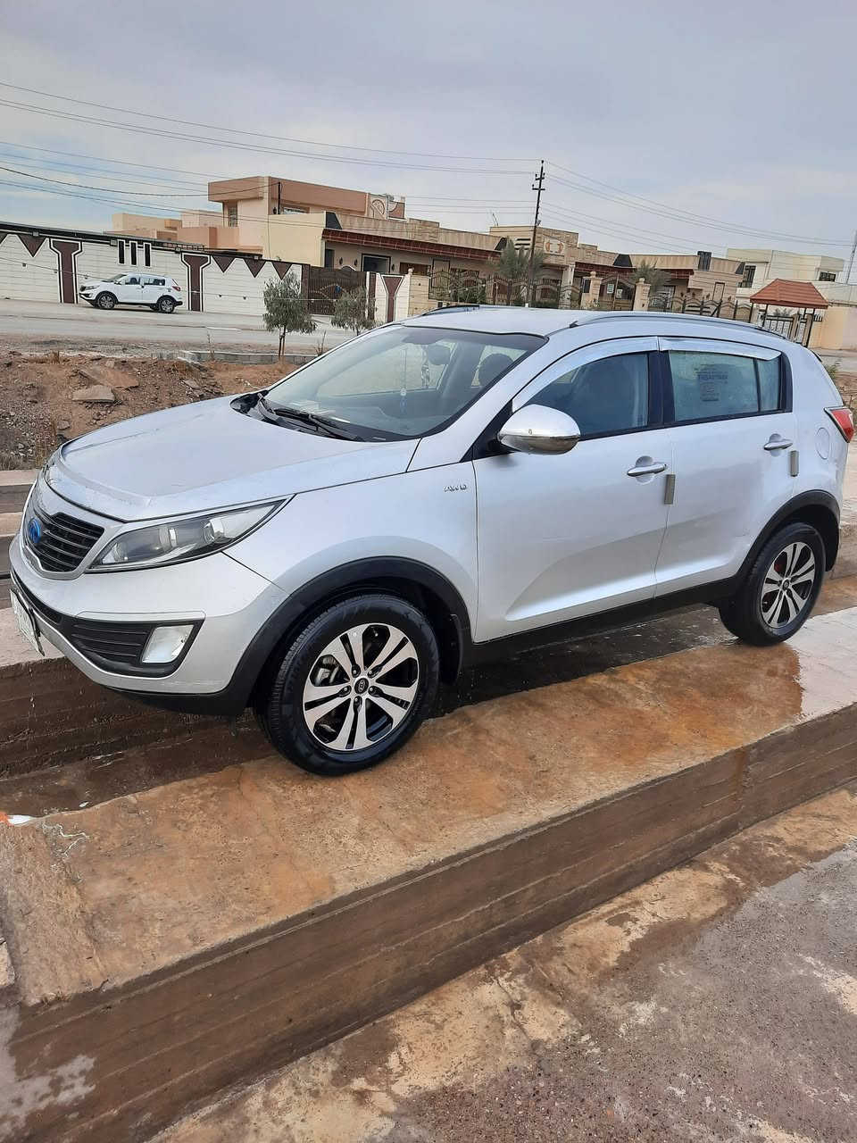 سبورتج 2014 للبيع مكينة 2400 فول فور ويل سيارة خليجي كفالة عامة ب155 وبيها مجال ***********
