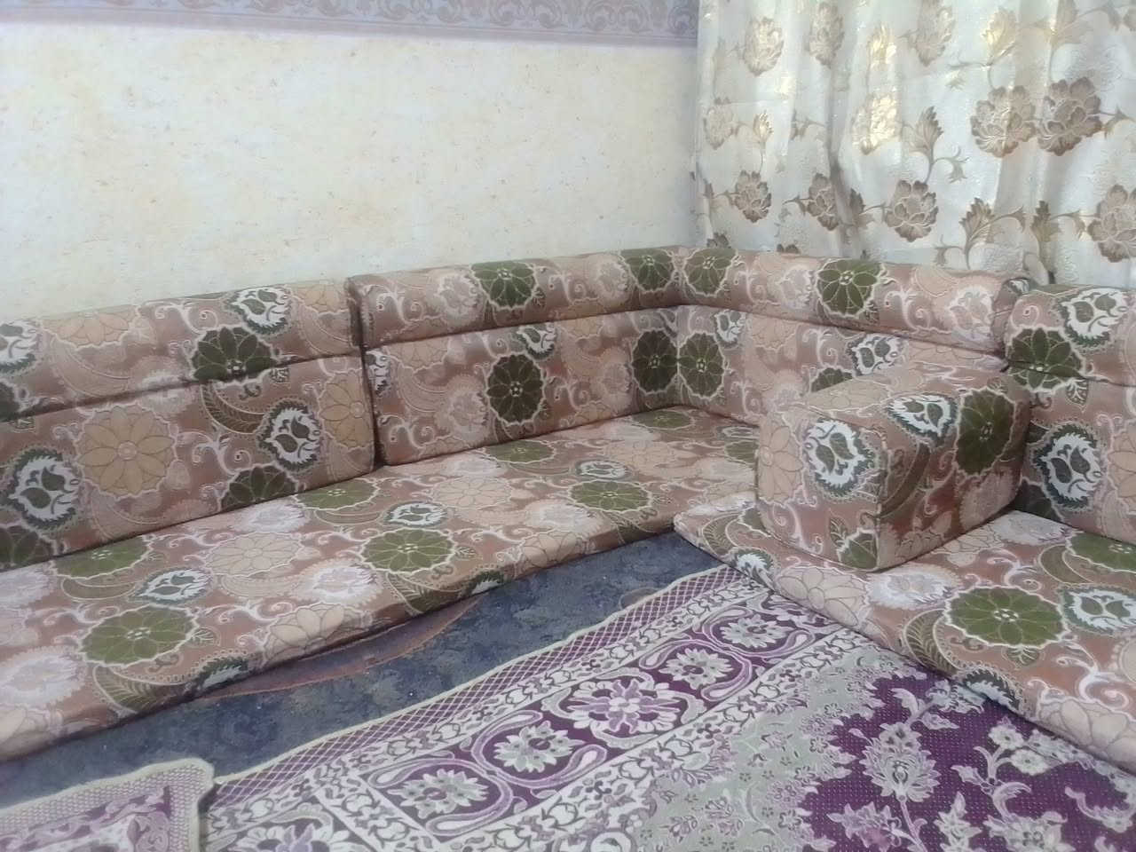 جلسه للبيع  ١٤  متر السعر ١٥٠  الف  ***********
