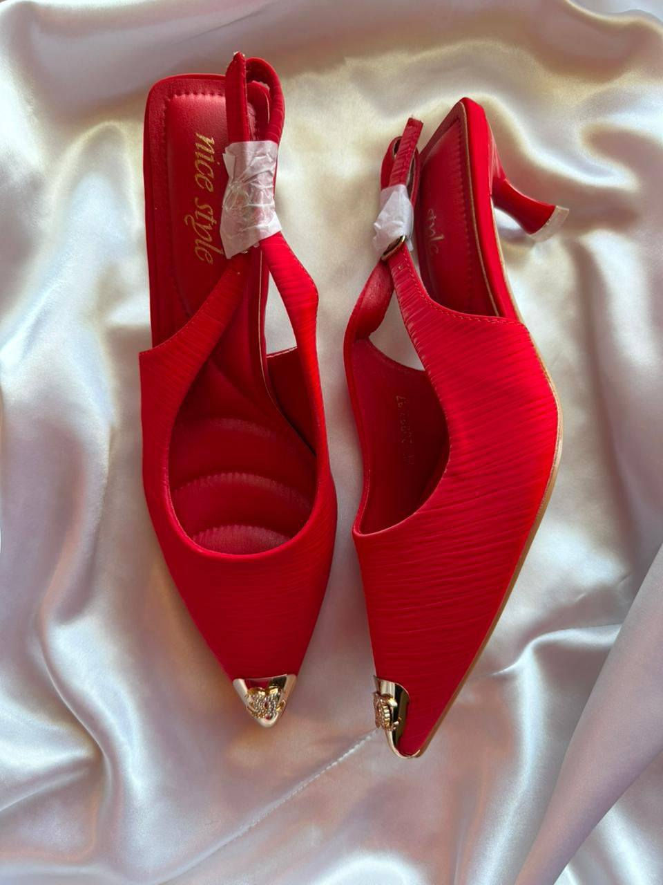 ✨ أحلى موديلات الكعب والفلات والسبورت وصلت ✨
ستايلات ناعمة وفخمة تناسب كل الإطلالات 👠👟
ألوان ترند وموديلات مريحة بجودة مرتبة
دللي طلتج بأحدث التصاميم والأسعار المناسبة 💕
وانواع الحقائب مصنوعه من الجلد الطري 👛👜
روز ستور


**إذا كنت صاحب هذا الإعلان وتريد حذفه لأي سبب، رجاءا أرسل رسالة إلى الدعم الفني**