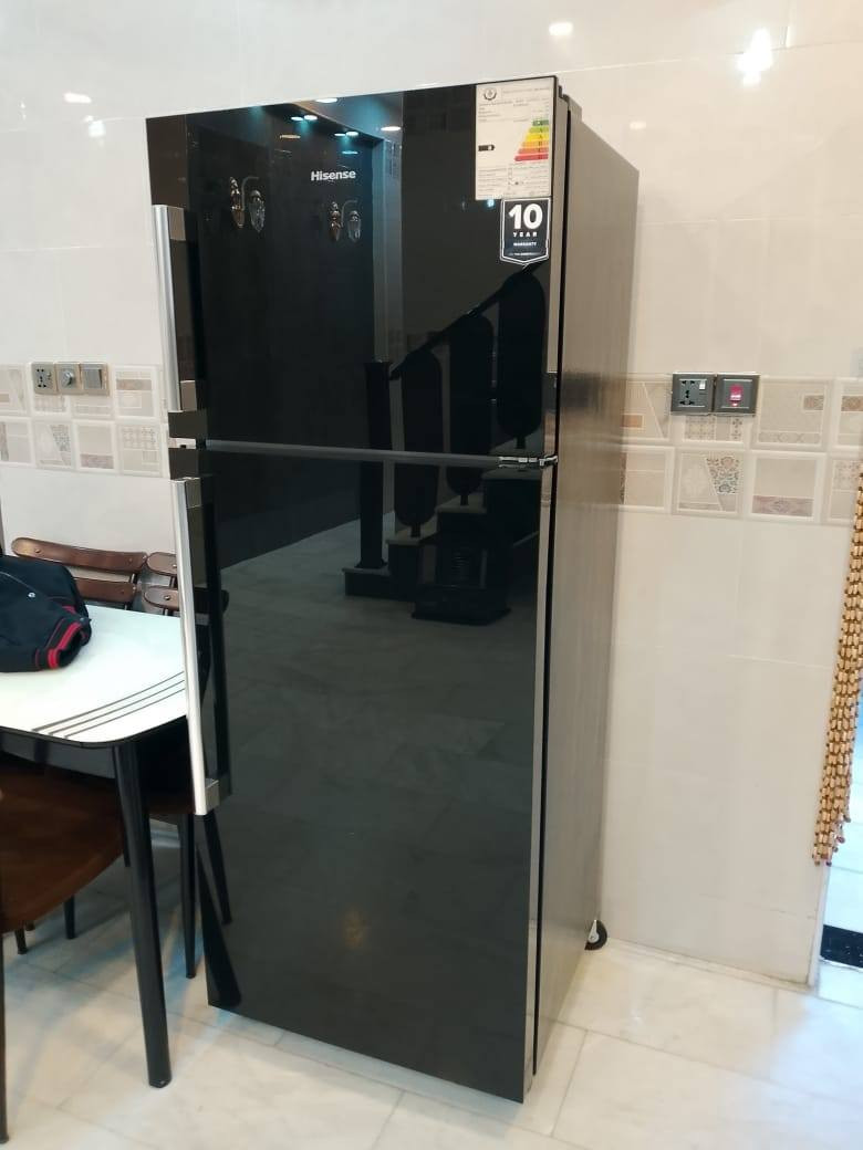 السلام عليكم ثلاجه جديده استعمال قليل كلشي شغال بيها ثلاجه لوك اخت جديده نظافه ٩٥ بالميه سعرها ب٤٠٠ وبيها مجال قليل مكاني بغداد البياع قرب تقاطع درويش يم حسينيه سيد جبار *********** صادق مكلف بنشر اخوان
