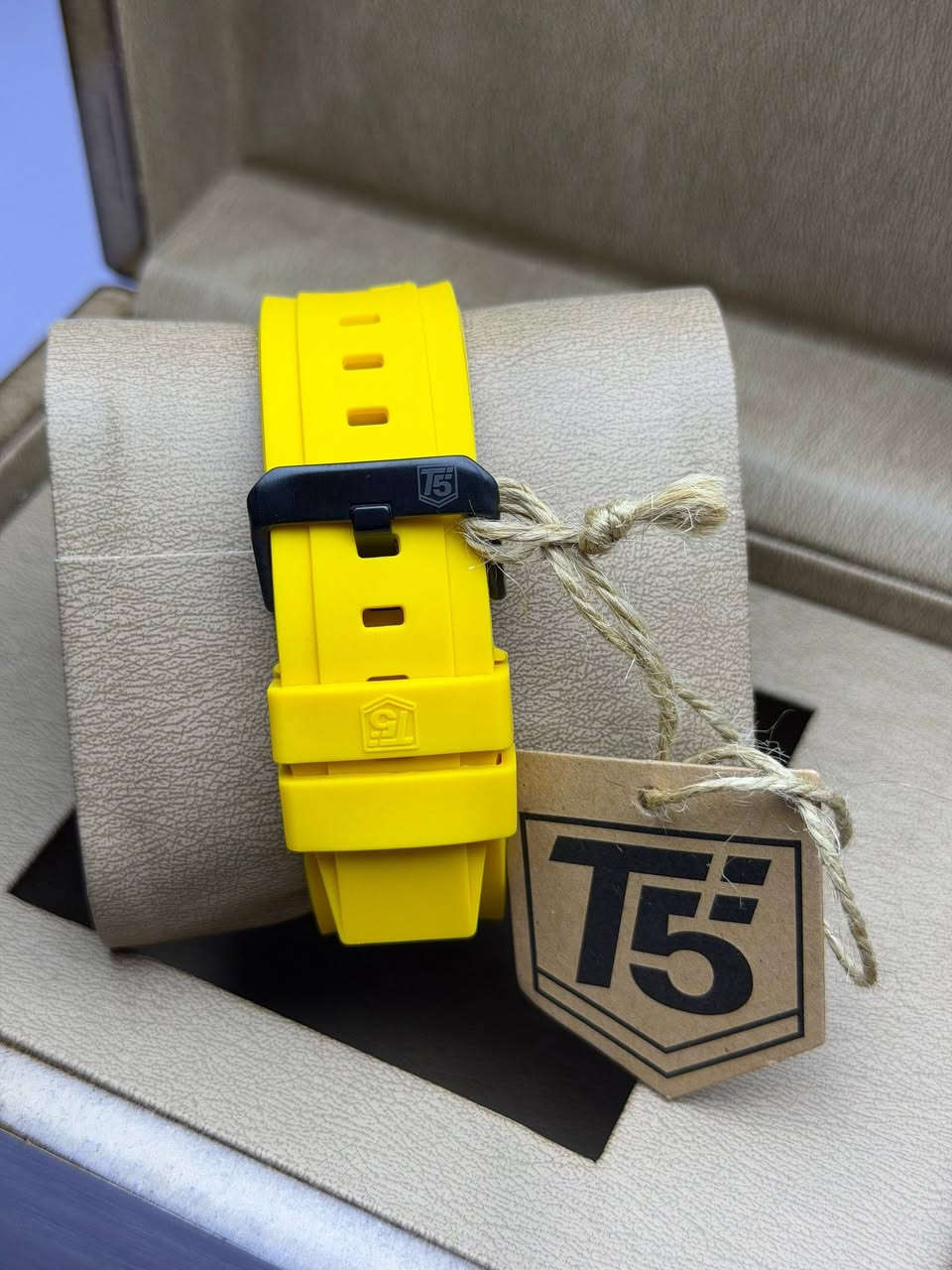 T5
اصلي ماكنة ياباني 
سير ربر اصلي 
نافذ شهري 
سناتر شغالة 
سنتر ثواني منفصل 
ارقام واميال لامينوس فسفوري 
ستانلس ستيل 
مقاومة للماء 30 متر 

35 الف على اول تم


**إذا كنت صاحب هذا الإعلان وتريد حذفه لأي سبب، رجاءا أرسل رسالة إلى الدعم الفني**