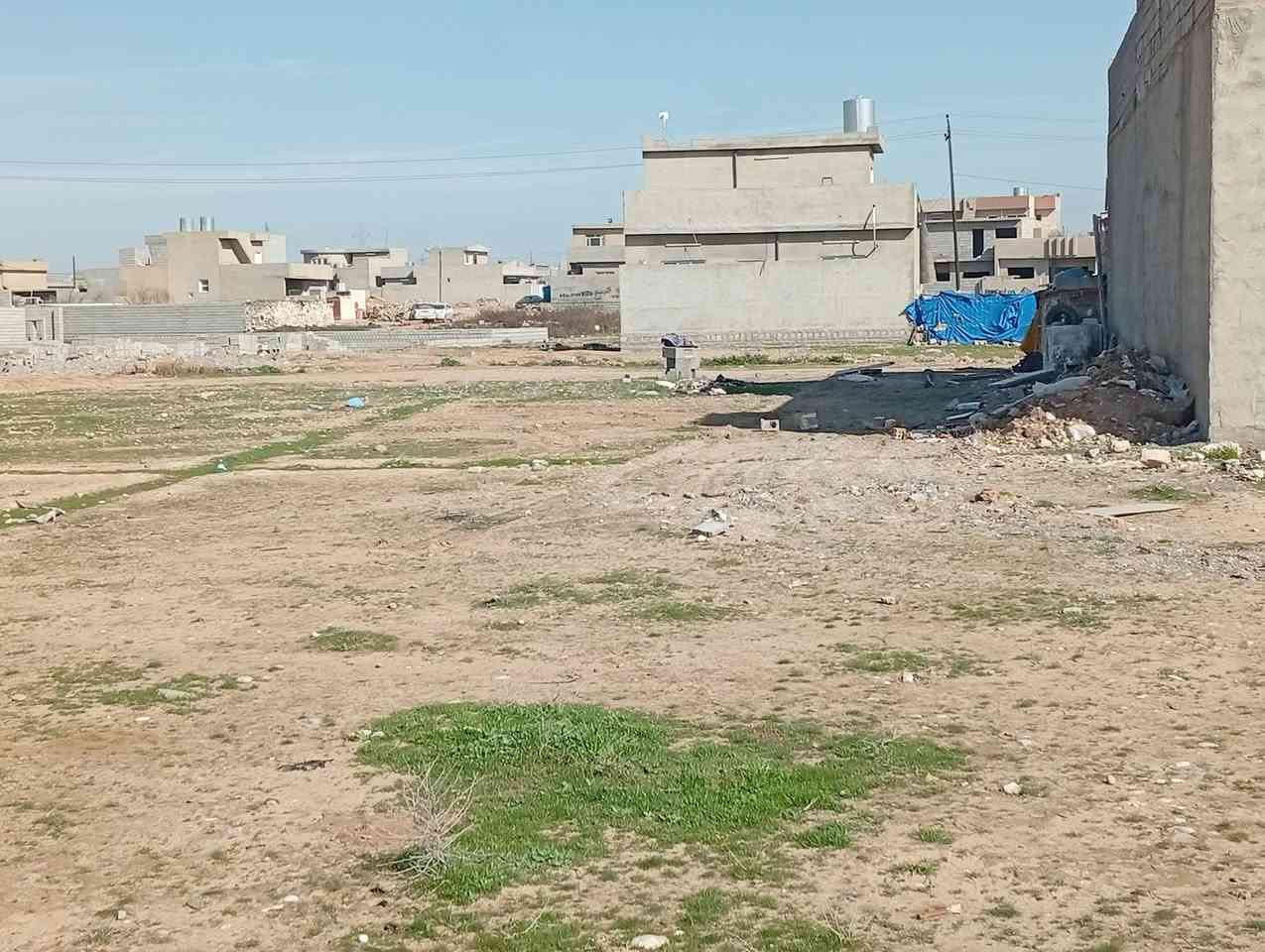 قطعة للبيع رقم زراعي مساحة القطعة 200 متر يم بيت ابو ايوب الصباحي بالمعسكر ماء  وكهرباء واصلها والقطعة عدله فول سعرها النهائي 5 ملايين ونص شراي خابرني واشوفك القطعة الاتصال على الرقم ***********
