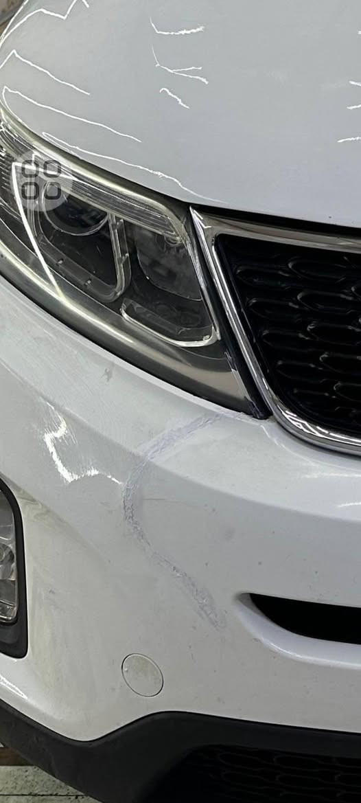 السلام عليكم 
سورنتوا 2014 خليجي 
طلعته زيرو من شركة بخيت 
وبأسمي 
ولحد الآن جانيها 
مواصفاته عادية 
ماشية 245 الف كليو متر 
محرك مفتوح على ايدي قبل خمس سنوات 
مصبوغ فقط البونيت اثر ضربة بتاير الخلفي لسيارة لاندكروز ،،،والدليل على الضربة كانت خفيفة 
الايرباكات سليمة و الدعامية صار بيه فطر وما صلحته فقط تكحيل 
تايرات جديدة نوع الهندي 
محرك وكير الحمدلله جيدة جداً
رايده ب 147 ورقة ،،، وأقسم بالله ما اعرف سعره بالسوك ولا وديتها معارض 
وهذا رقمي *********** 
موجود بسليمانية تريد تحويل تريد وكالة جاهز 
،،،،
اعتذر ما اكدرت انزل كل الصور مع المنشور ،،راح انزله بتعليقات 
تقبلو احترام
