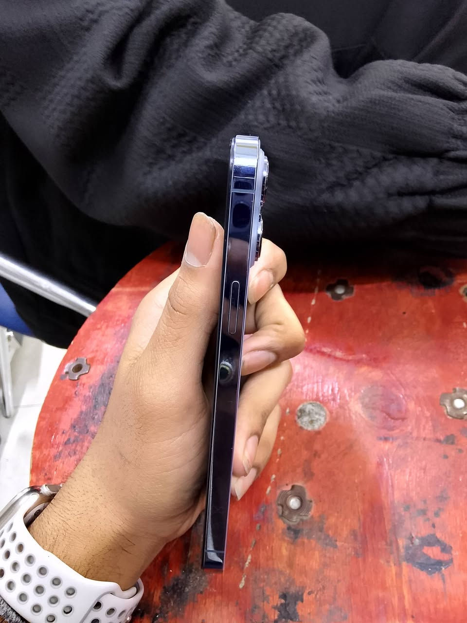 السلام عليكم
ايفون 13برو ماكس 
مثل ما موضح كدامك الجهاز نضيف لايصرف شحن ولا يحمه الله شاهد الشاشه لمس ودقه كلش حلوه 
قيم بل يرضي. الله ما متواجد بلفيس 
***********
واتساب موجود
