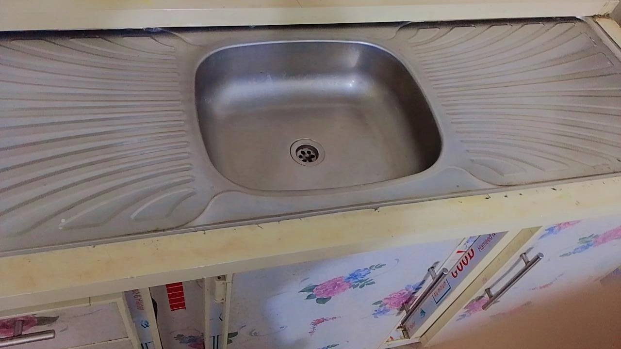 كاونتر المنيوم سنك ستيل
٣ابواب قياس متر ونص 
سنك +معلق
نجف..حي الميلاد
سعر: ١٦٠ بي مجال قليل
***********
