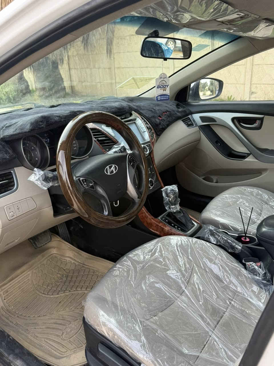 سلام عليكم
الانتره 2015 خليجي

بدون ضرر 🔴

شاشه كأمره 

خمسه ويل كب

مري شفط 

حساسات خلفيه

يدات نيكل 

اشاير بل مري

تبريد قطعتين

محرك 18 دوش 

السياره فول مواصفات

￼السياره جاهزه 

***********اسيا

***********كورك
