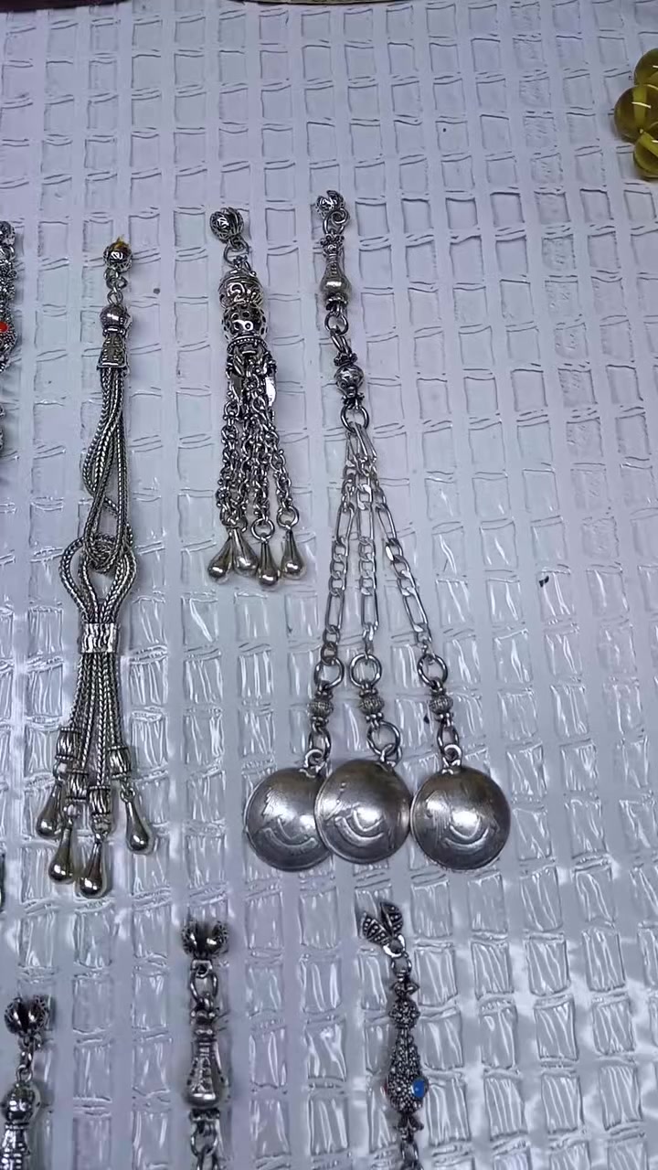 السلام عليكم
كراكيش انتيمون مغطس بالفضه مع قطعتين طلاء ذهبي ثابت شغل اسطه بدر المجموع 15 قطعه 
السعر 33 الف شامل أجور التوصيل والسعر قطعي


**إذا كنت صاحب هذا الإعلان وتريد حذفه لأي سبب، رجاءا أرسل رسالة إلى الدعم الفني**