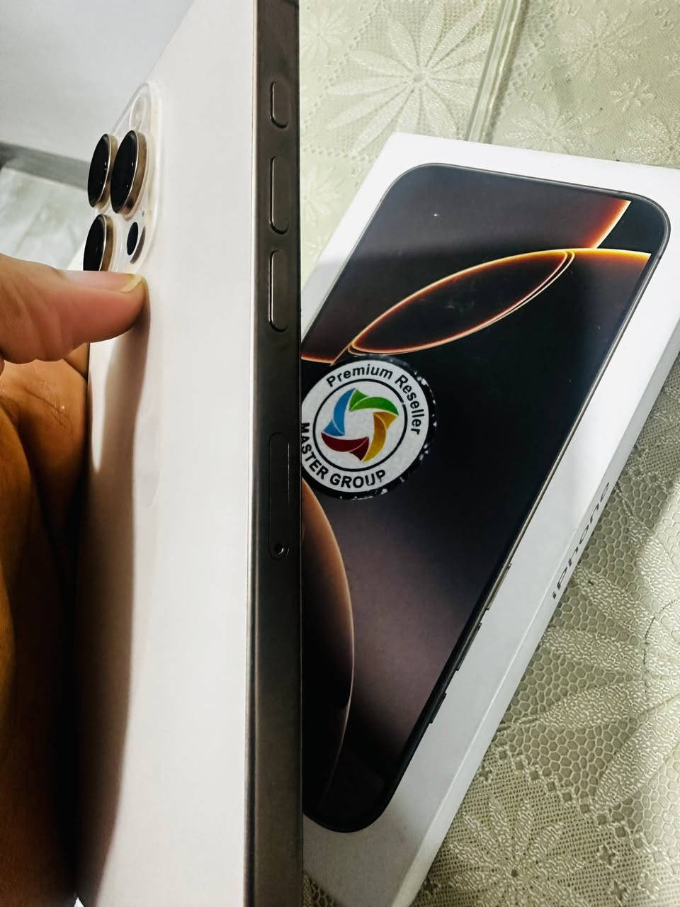 ايفون 16 برو ماكس  تك سيم
ذاكره 256

عدد دورات الشحن 283

الجهاز بعده بضمان الشركة ينتهي الضمان شهر 7 

نسبة البطارية 96 ‎%‎

السعر 1375 وبي مجال شي قليل 

الجهاز جلخ ما بي مع كامل ملحقاته كيبل شحن وكارتون  والجهاز ماستر المرغوب

***********
