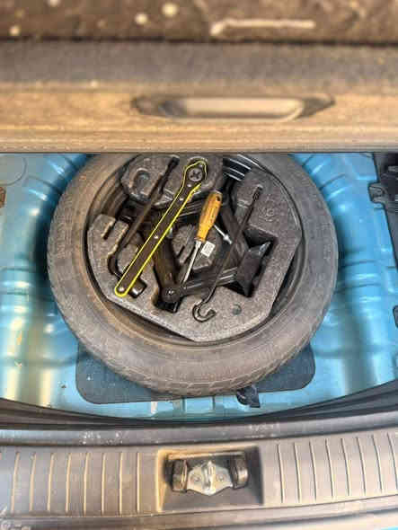 هونداي كونا2020 لون مميز محرك الفين دوش كير اي تي شاشة كار بلي تبريد صدر امامي خلفي تخم تاير  رقم بغداد الدولي سبير ما نازل الحادث بالمنشور  فقط تبديل باب السيارة جاهزة ومابيها صرفيات ومال بيت وجناي وحادثها مرفق فقط طخة بالباب وتبدل العنوان بغداد بياع تقاطع درويش***********
