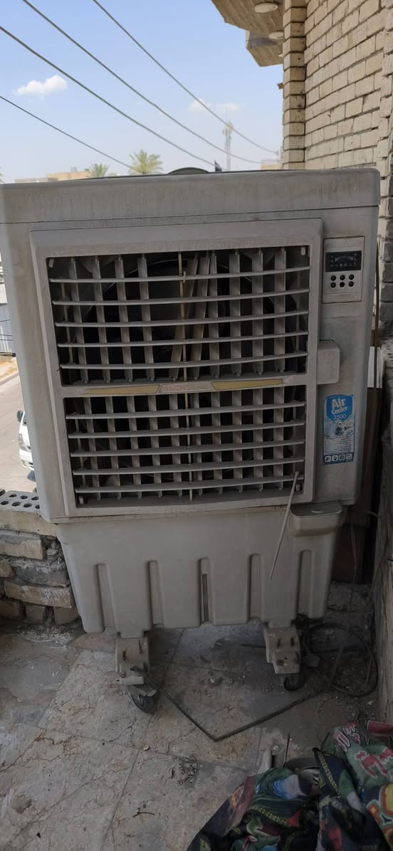 مبردات عدد 2 وسبلت  1طن
مضيفات كلش كنفيرة مستخدمة ومتروركه 

مبردة ام الدكت حجم كبير 

مكان بغداد حي العامل 

كلمن وسعره 

هاتف/***********
