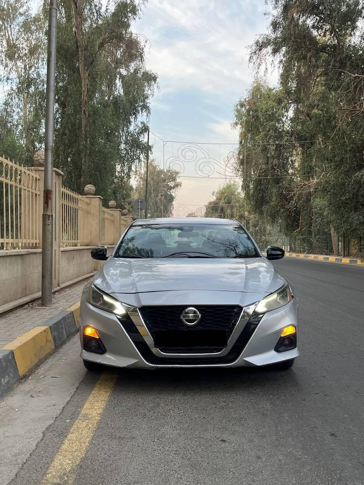 بسم الله الرحمن الرحيم
‏2021 Nissan Altima
سيارة واحد على واحد فول
السيارة كليين تاتيل
موجود فحص سونار
محرك 2500
مواصفات SR red
تنته(فتحة سقف)
كشنات جلد
كشنات تدفئة
حساس امامي
حساس خلفي
حساس جانبي
نظام تعليق خاص بالالتيما
كاميرا خلفية 360
شاشة كبيرة
بصمة
تشغيل عن بعد
نظام (sport - eco)
شفتات سبورت
ويل بلاك سبورت لمتد ادشن
تحديد مسار
السيارة رقم اربيل الجديد
هزه سنوية كلو جديد
للتوصل  اتصل على الرقم 
***********
