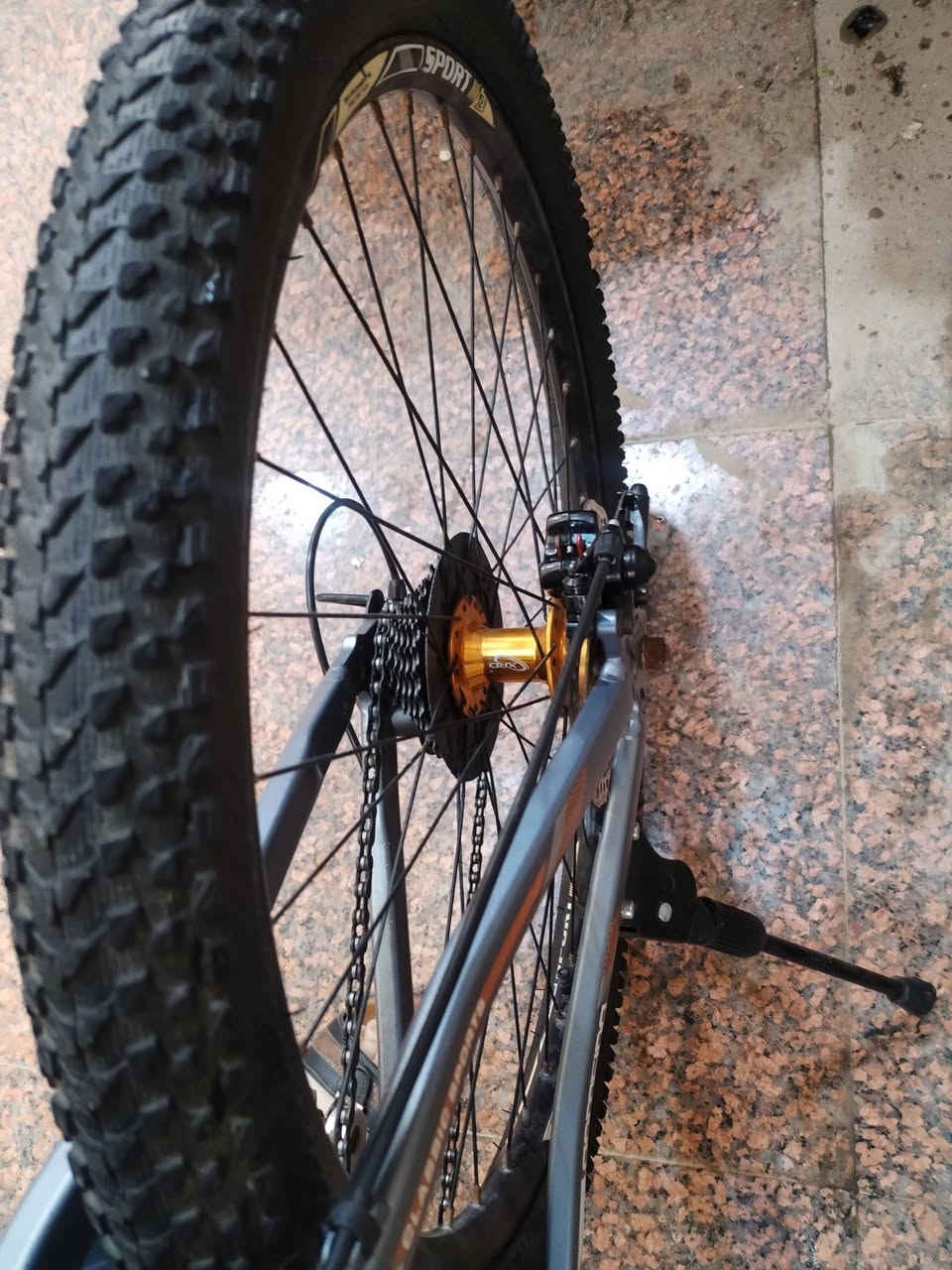 السلام عليكم اخوان جبلي نظيف جدا   فول المنيوم بريك دسكات حجم 26 المجمع مالتة كلة بنبرنك يعني مو صجم دبل امامي بي قفل كل شغال سرج طبي. السعر 150 ألف التواصل واتس اب *********** توصيل موجود. العنوان البصرة.
