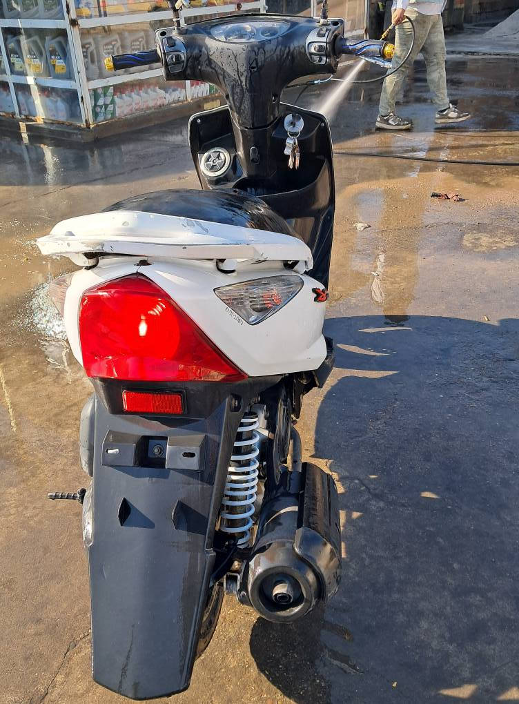 للبيع دراجة نارية — ياماها ماكس (ثعلب)
للبيع دراجة ياماها ماكس ثعلب بحالة ممتازة جداً
استعمال نظيف، جاهزة للاستخدام اليومي بدون أي مصروف.
🔧 الحالة الفنية:
المكينه قوية وناعمة
الإطارات جديد
صرفية وقود اقتصادية
الشكل مرتب جداً
💰 السعر: 600 (قابل للتفاوض بالمعقول)
📍 الموقع: بغداد – الحسينية
📞 الاتصال: [***********]
الدراجة جاهزة للمعاينة والتجربة
