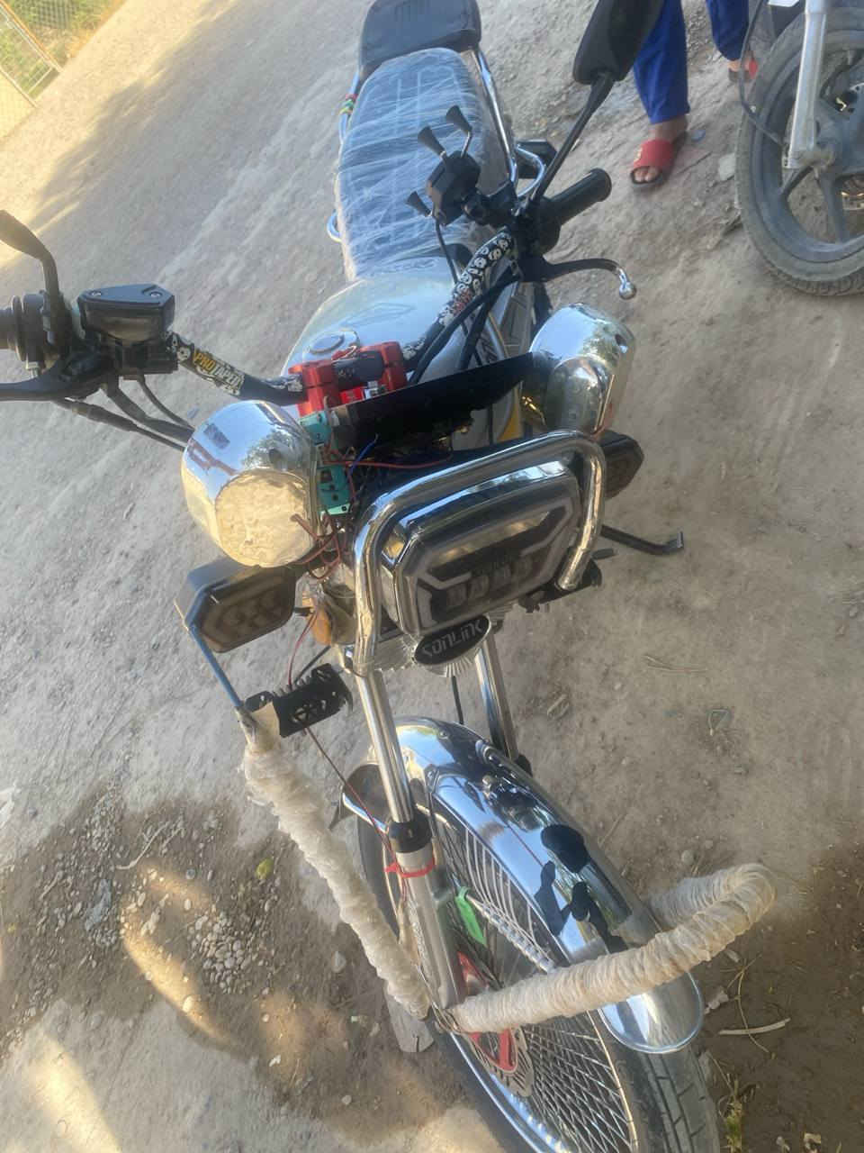سلام عليكم تايكر ٢٥ للبيع سعرها ٥٧٥ مجمبزه كلشي مناقصها رقمي ***********
