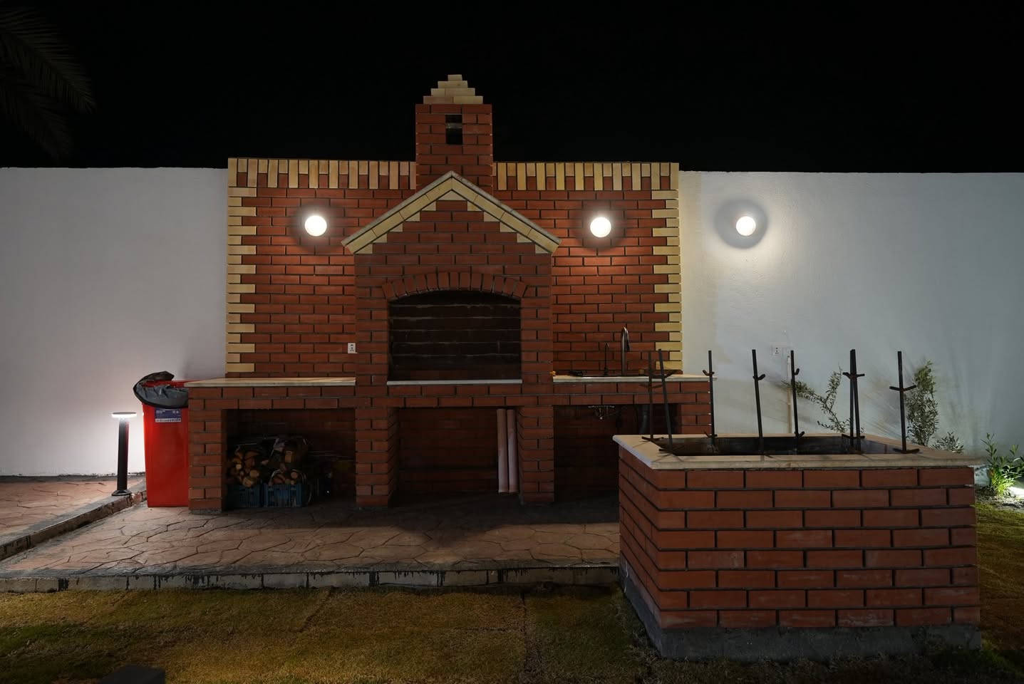 شاليه هلا وغلا 🏀🎢🎆
■غرفتين نوم وصالة ومطبخ وصحيات 
■مسبح للكبار 
■مسبح للصغار 
■العاب للصغار وللكبار 
■حديقة كبيرة  
■ادواة للشواء ومكان شوي كامل 
■جلسات خارجية 
■كراج داخلي 
■كهرباء ع مدار 24 ساعة 
■انترنت مجاني مفتوح 

■يرجى الالتزام بالشروط :
●ممنوع التأجير المختلط للشباب والبنات 
●ممنوع ادخال الخمور ومكبرات صوت الموسيقى 
●اذا كانت عائلة سيتم التأكد من رقم الهوية العائلي 
●غير مسؤولين عن اي حادث عرضي او غرق  
●يرجى المحافظة على نظافة المكان والممتلكات
● في حال عدم الالتزام بالشروط اعلى سيلغى الحجز ولا يسترجع المبلغ المدفوع.
 
الشفت الصباحي 8 صباحاً إلى 6 مساءاً السعر 150 الف 
الشفت المسائي من 8 مساءاً إلى 6 صباحاً 
السعر 150 الف 
اليوم الكامل من 8 صباحاً إلى اليوم الثاني 6 صباحاً
السعر 300 الف 
ايام الخميس والجمعه 
سيكون سعر الشفت 200 الف 
للاتصال *********** 
العنوان بغداد الراشدية قرب الجزيرة السياحية
