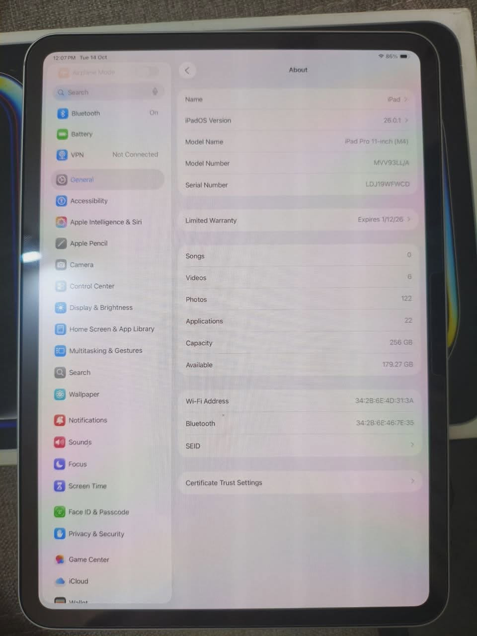ايباد M4 ذاكره 256
بطاريه 91%
مكاني كربلاء 
رقم بي واتساب ***********
سعر جوه 900 مابيع
