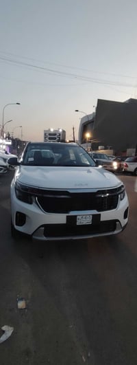 سيارة سيليتوس ٢٠٢٣ خليجي فول مواصفات ماشية ٥ الاف كيلو رقم بغداد للاتص...