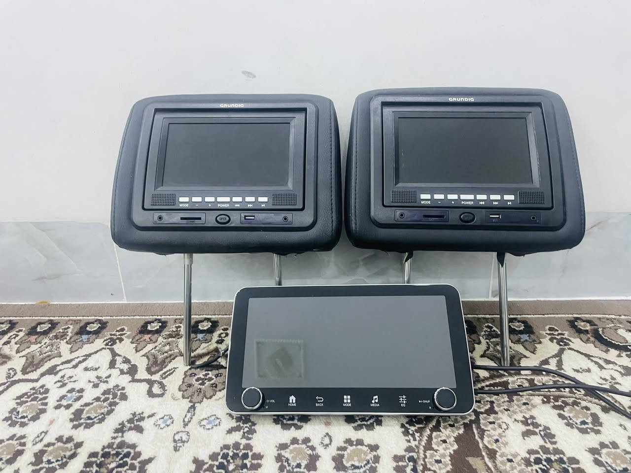 ئەم شاشانە بۆفرۆشتن زۆرزۆر کوالێتیان بەرزە زۆر خاوێنە هەردو کەلەکە فلاشە سیدیە وەزاکیرەیە شاشەکەش زاکیرەی ٦٤رامی ٤رە نرخی هەرسێکی ١٥٠هەزارە ***********
