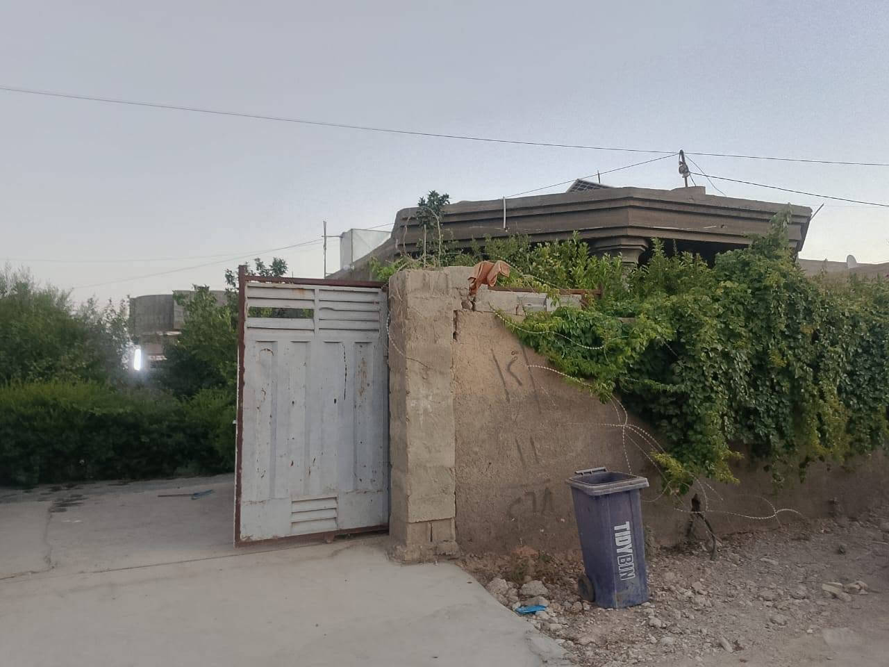 عرض جديد ومميز
#بيت للبيع 

#تفاصيل ،بيت كامل وجاهز للسكن استقبال هول غرفتين صحيات داخليه وخارجيه غرفتين حجر ولباقي بناء بلوك ،

#مساحته 400 متر

#موقعه حصيبه حي الامين شارع مدرسه ابن قدامه قرب معمل زفت القديم 

#السعر 40 وبي مجال قليل 

***********
