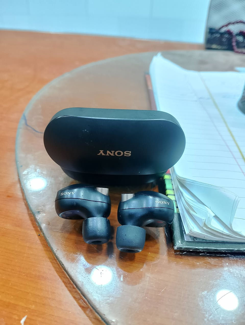 بلوتوث: 5.2 (SBC / AAC / LDAC)
سلام عليكم سماعه سوني قيم واخذ مكاني بغداد 
عزل ضوضاء: نعم (ANC)

عمر البطارية: ~8 س (ANC) / ~12 س بدون ANC

عمر مع العلبة: ~24–36 ساعة

شحن سريع: 5 دقائق ≈ 60 دقيقة تشغيل

شحن لاسلكي: نعم

مقاومة ماء: IPX4

ميزات إضافية

تحسين صوت DSEE Extreme

إيقاف تلقائي بوجود صوت أو عند نزع السماعة

تحكم باللمس ودعم مساعد صوتي


**إذا كنت صاحب هذا الإعلان وتريد حذفه لأي سبب، رجاءا أرسل رسالة إلى الدعم الفني**