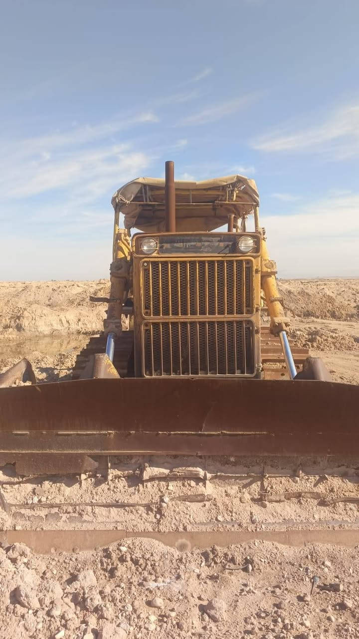 السلام عليكم.       (مكلف بل نشر)
بلدوزر كوماتسو للبيع
حجم85
موديل1985
السعر 175ورقه وبيها مجال 
للاستفسار الاتصال على الرقم ‭0773 453 6617‬
