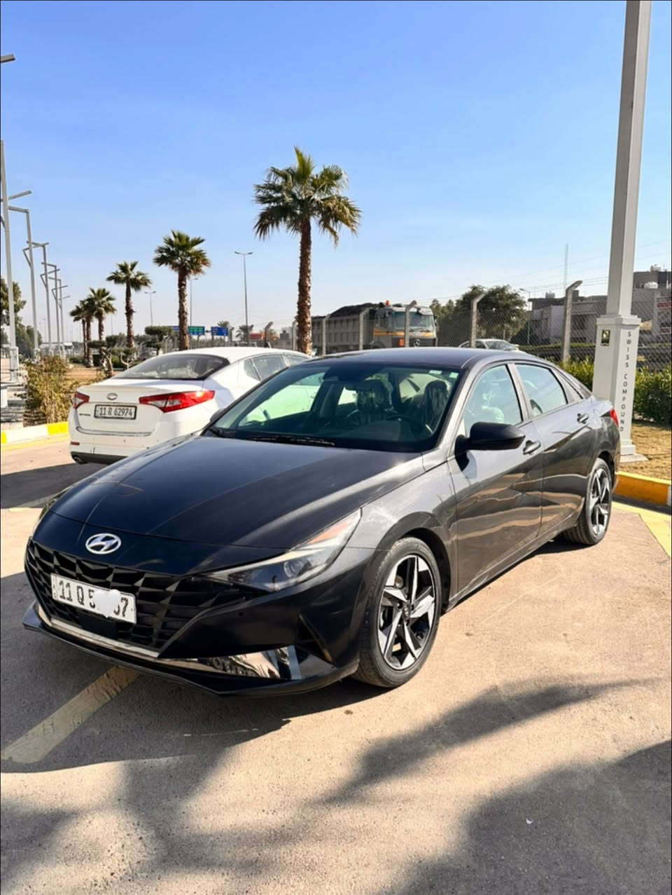 النترا SEL 2023
الموصفات : 🔻
المحرك:- 2000دوش 
الموديل 2023 sel فول عدة الفتحة وتحكم الكشن 
🔘بصمة تشغيل 
🔘بصمة أبواب
🔘بصمة صندوق 
🔘تشغيل عن بعد
🔘رادار امامي رادار خلفي رادار جانبي
🔘مانع تصادم بريك ذكي 
🔘مدخلين شحن واوكس
🔘تبريد بيانو منفصل
🔘كاميرا خلفية دوارة
🔘كراسي تدفئة 
🔘مانع تصادم 💥 
🔘حساسات اطارات 
🔘مثبت سرعه Cross
🔘قيادة ذاتية 
🔘اضوية اماميه LED
🔘نضام ترحيب عند الاقتراب 
🔘مانع انزلاق 
🔘تدفئة بالكشنات
🔘دخول ذكي 
🔘نظام GPS + خرائط 
🔘3 أنظمة قيادة (smart ,Normal , sport) 
🔘شاشة اعطال الكترونية 
🔘زر عرض الكاميرا 
وبعد بيهة هواي مواصفات 

مكان السيارة بغداد الغزالية📍عارضهة 165 وبيهة مجال 

***********
