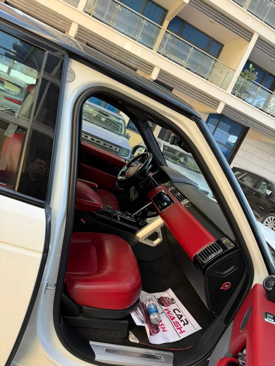 السلام عليكم 
⸻

🚗 للبيع رانج روفر
السيارة نظيفة جداً وما تحتاج شي
الموديل:  2019 
المحرك:  8 سلندر 
اللون: ابيض 
الممشى: 75 الف 
وارد:  خليجي 
الملكيّة بإسمي، فحص كامل
مكفولة من أي حادث أو غرق 
الموقع:  بغداد 

📞 رقم الاتصال / واتساب:  ***********
