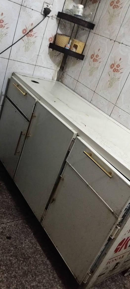 كاونتر توصا نظيف متر ونص وتخم عشرمقاعد نظيف حدا وشاشه 32 بلا نت ماليزي الأصلي موصيني مع ريمونته الأصلي شغال فول اخوجديد وثلاحه كونكرد لبناني الأصلي شغاله وتلفزيون قديم نظيف وشغال مع ريمونته للبيع مكان الحرية الأسعار مناسبة  وطباخ 4 عيون نظيف جدا وشغال مع فرنه    للبيع واسعارمناسبه مكان الحريه


**إذا كنت صاحب هذا الإعلان وتريد حذفه لأي سبب، رجاءا أرسل رسالة إلى الدعم الفني**