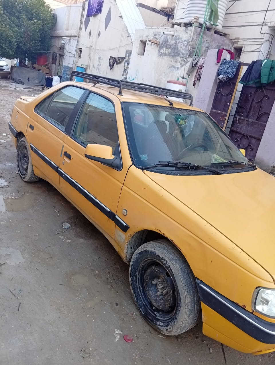 اسلام عليكم بيجو 405  مديل 13 السعر 25قفل  سياره  نضيفه بيها شغلات بصيطه المكينه بيها ضعف يعني خيط بخار الكير نضيف مابيها ضربه بيها طخه بل جاملغ الامامي حداديه زينه خياسات بصيطه  مطلوبه هيئه وغرامه 200  وصاحبها يريد مداور وتجي تكلب بيدك وتشوف العنوان الحله الثوره   رقمي ***********
