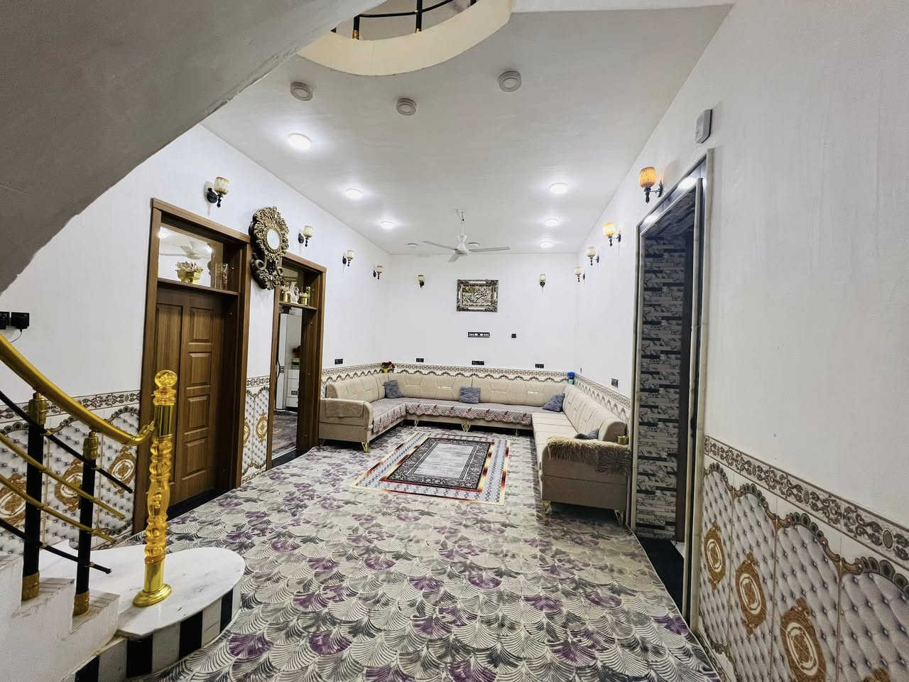 بيت للبيع بناء جديد مثل ما تشوف بعينك البيت جديد ابيض (جمارة)
لمساحة 200م
الطابق الأرضي 
عدد الغرف 2 
استقبال 
صالة 
مطبخ 
مجموعة صحية
الطابق الثاني 
2 عدد غرف 
اسويت كامل نظام 
صالة 
صحيات 
ارتفاع الغرف 3م و60سم 
حي الزهراء 
السعر 250 بي مجال 
رقم المكتب ***********
