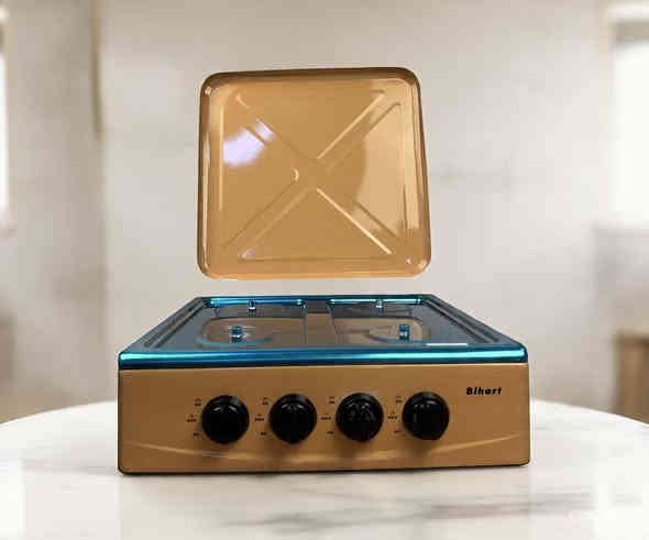 طباخ 4 عيون مع ميز ماركة بهارات

🖋️مثالي للاستخدام المنزلي اليومي لطهي مختلف الأطباق بسرعة وأمان
🖋️مناسب للعوائل الكبيرة أو الصغيرة بفضل وجود 4 عيون غاز عملية
🖋️يمكن استخدامه في المطابخ، الاستراحات، الأكواخ أو حتى في محلات الأكل الصغيرة
🖋️يوفر رفوف سفلية إضافية لتخزين القدور، أدوات الطهي أو أسطوانات الغاز الصغيرة
🖋️تصميم عملي وأنيق: يأتي بغطاء علوي معدني يحافظ على الطباخ نظيفًا عند عدم الاستخدام
🖋️4 عيون قوية: لهب أزرق مستقر يوفر احتراقًا كاملًا لتوفير الطاقة والوقت
🖋️مواد عالية الجودة: سطح معدني مقاوم للحرارة وسهل التنظيف
🖋️أمان عالي: مزود بتعليمات أمان دقيقة مع تحذيرات بخصوص الخراطيم المطاطية لتفادي أي تسرب
🖋️رفوف سفلية متينة: تساعد على تنظيم المطبخ وتوفير مساحة إضافية للتخزين
🖋️سهل التركيب: مع فتحة إدخال غاز قابلة للدوران لمنع التواء الخرطوم
🖋️ألوان متعددة: يتوفر باللون الأبيض الكلاسيكي أو الأسود العصري ليناسب جميع المطابخ
🖋️الابعاد: طول 49 سم عرض 46 سم ارتفاع 84 سم

السعر 57 الف
توصيل 3 الاف لجميع المحافظات🇮🇶
للحجز راسلونا📲
واتساب ***********
